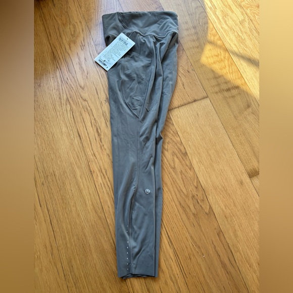 Lululemon - NWT - Greenish Gray Leggings with pockets - SZ 2 - Picture 5 of 10